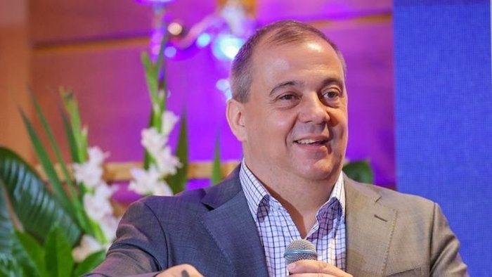 Jacques Tredoux speaking at an education event